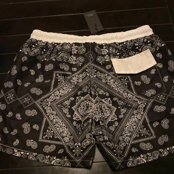 WEIV black bandana print men’s swim trunks, NWT, size XL - Picture 4 of 6